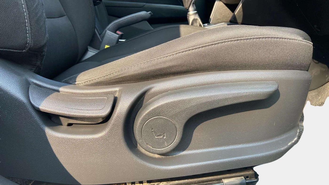 2018 Hyundai New Elantra 1.6 S MT DIESEL, Diesel, Manual, 1,16,143 km, Driver Side Adjustment Panel