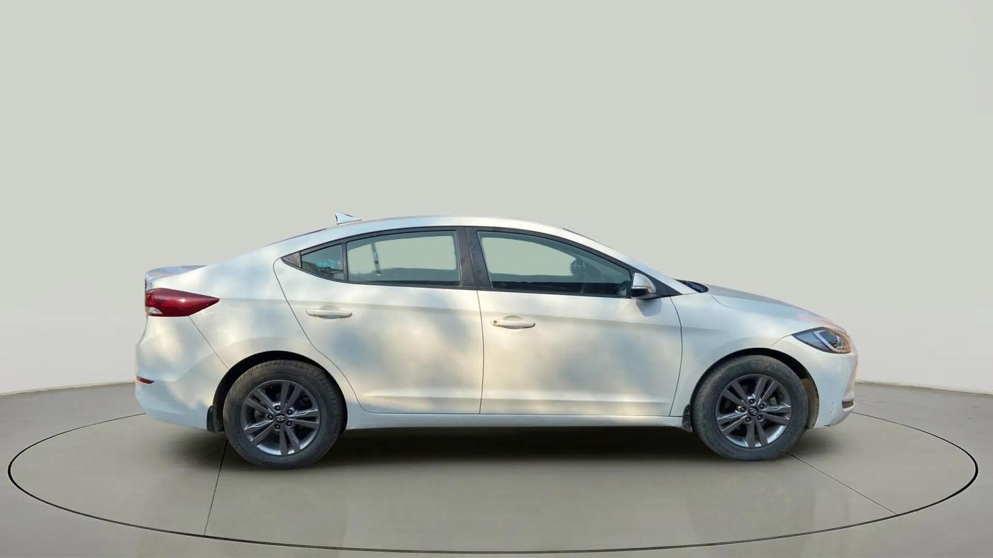 2018 Hyundai New Elantra 1.6 S MT DIESEL, Diesel, Manual, 1,16,143 km, Right Side View
