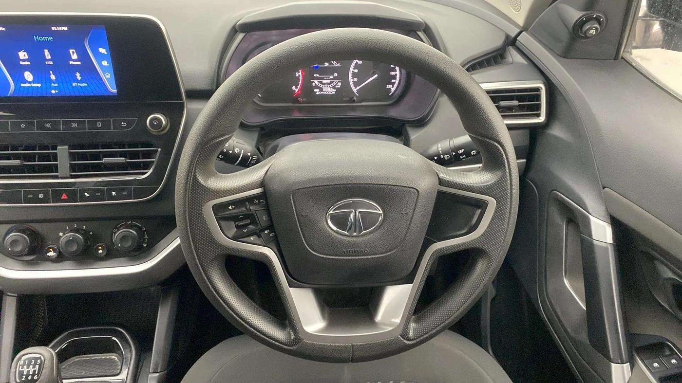 2020 Tata Harrier XM 2.0L KRYOTEC, Diesel, Manual, 34,438 km, Steering Wheel Close Up