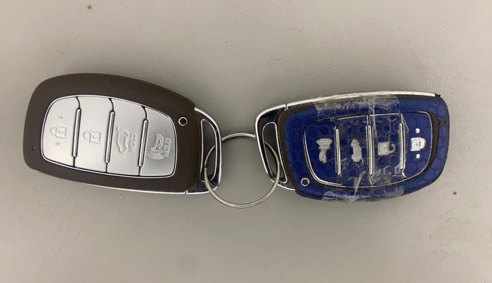 2021 Hyundai VENUE SX 1.0 (O) TURBO IMT, Petrol, Manual, 24,019 km, Key Close Up