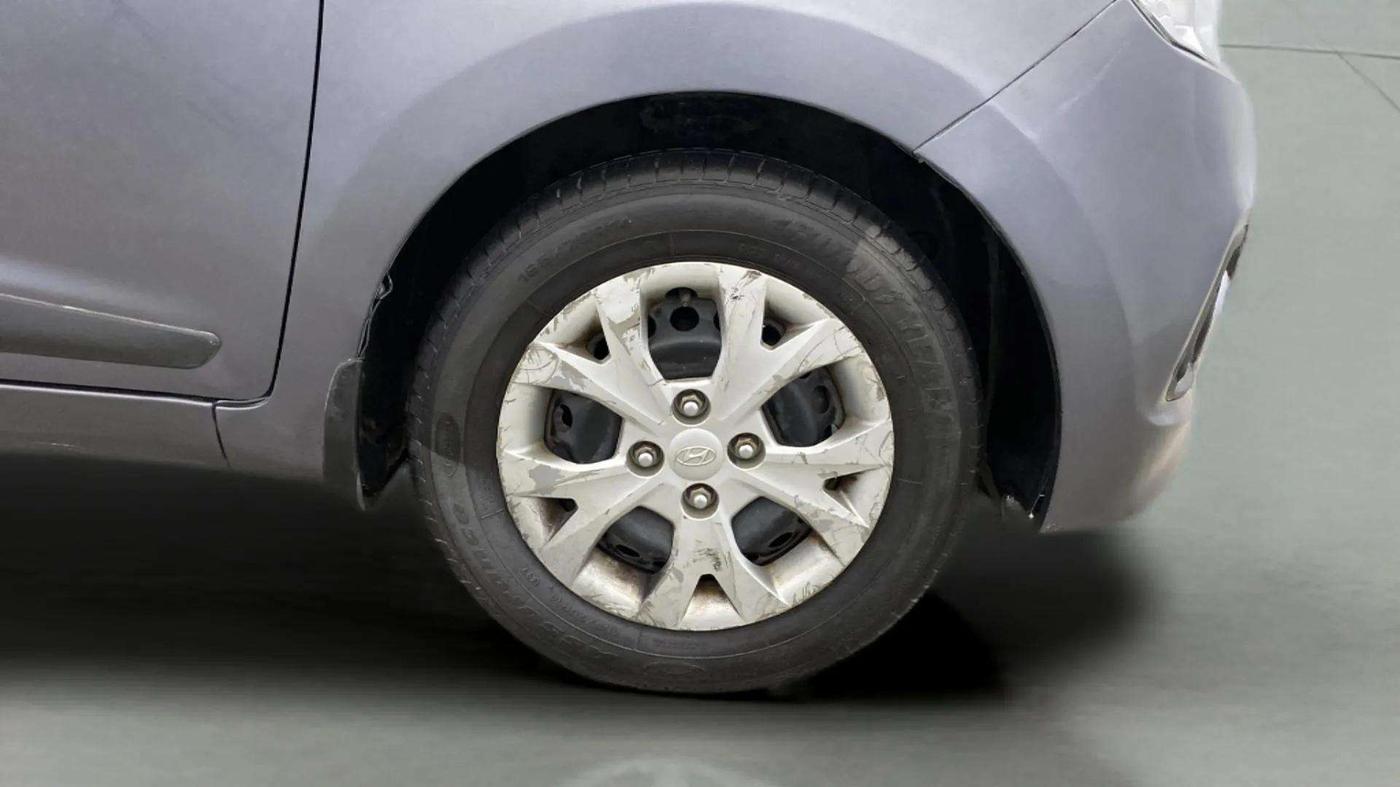 2016 Hyundai Grand i10 SPORTZ 1.2 KAPPA VTVT, Petrol, Manual, 79,712 km, Right Front Wheel