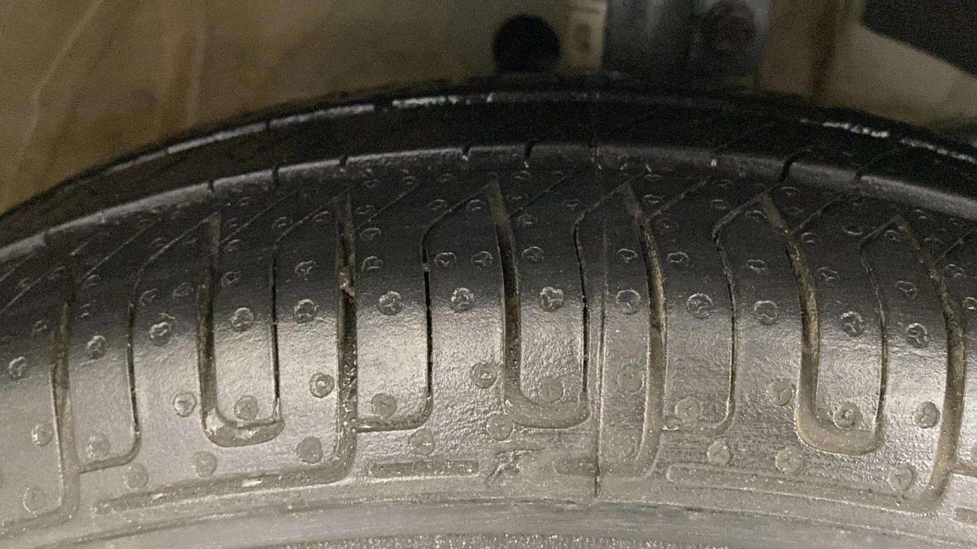 2018 Maruti Swift VXI, Petrol, Manual, 32,499 km, Left Rear Tyre Tread