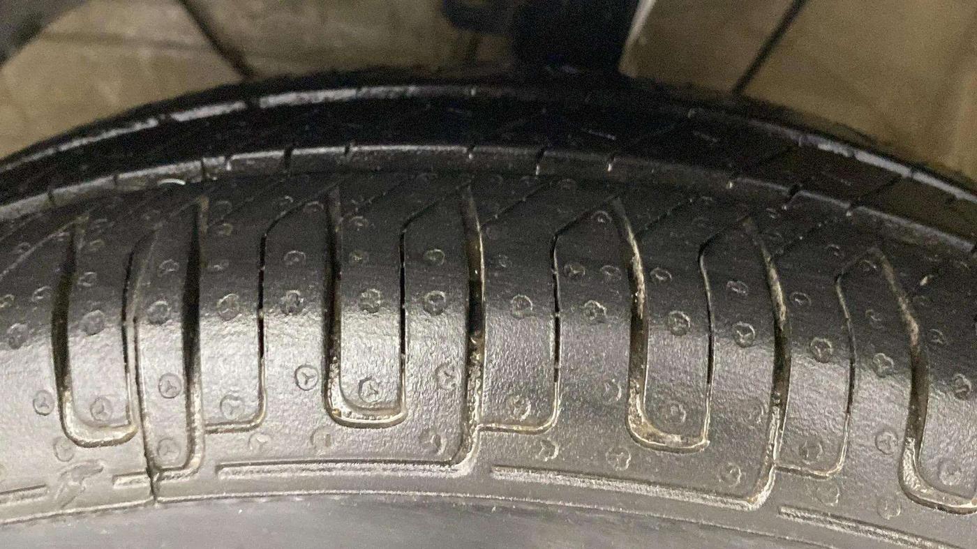 2018 Maruti Swift VXI, Petrol, Manual, 32,499 km, Right Front Tyre Tread