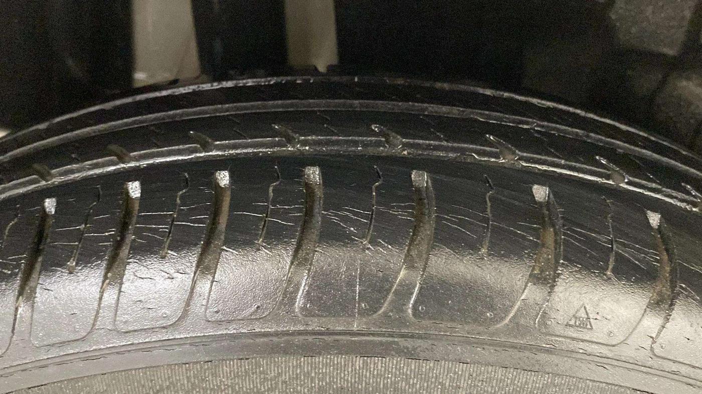 2018 Maruti Swift VXI, Petrol, Manual, 32,499 km, Right Rear Tyre Tread