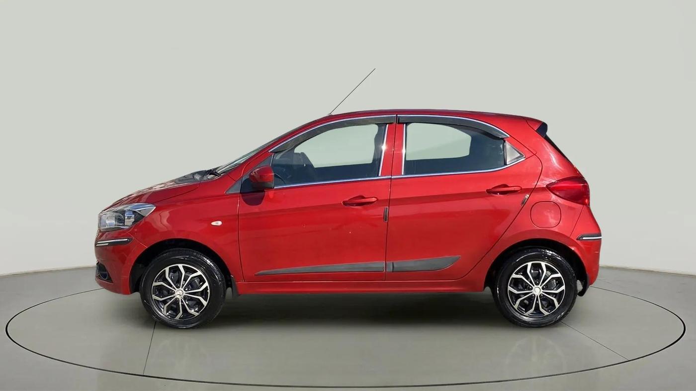 2018 Tata Tiago XT PETROL, CNG, Manual, 64,615 km, Left Side