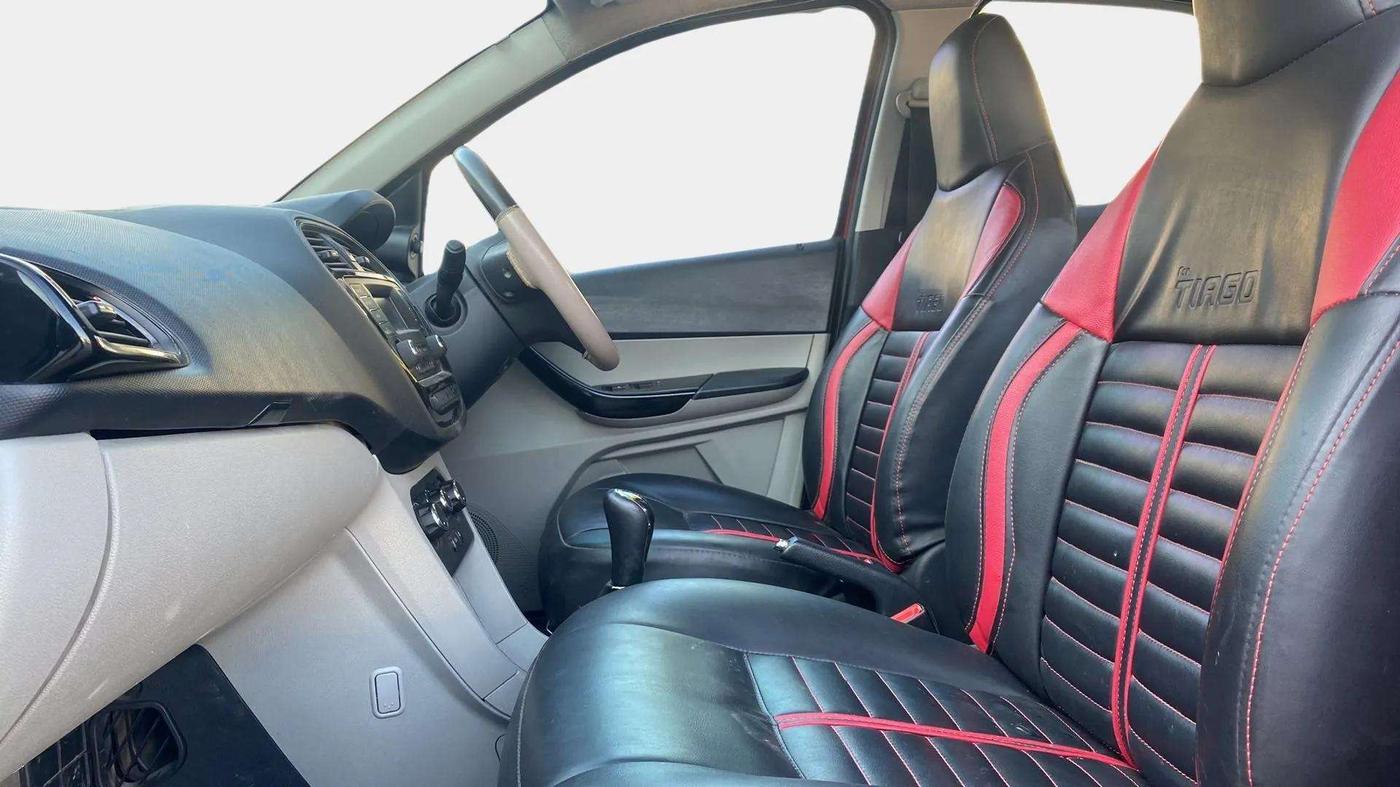 2018 Tata Tiago XT PETROL, CNG, Manual, 64,615 km, Right Side Front Door Cabin