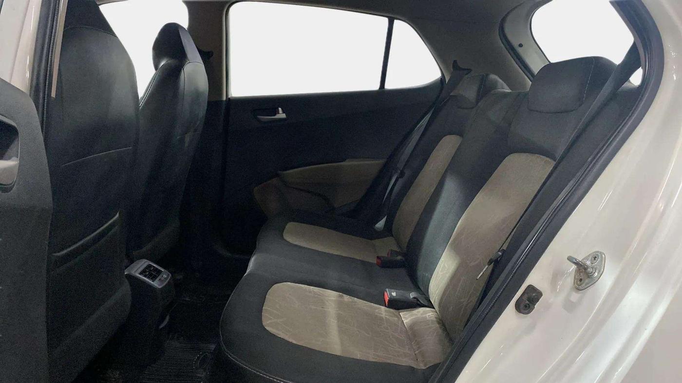 2015 Hyundai Grand i10 SPORTZ 1.2 KAPPA VTVT, Petrol, Manual, 64,321 km, Right Side Rear Door Cabin