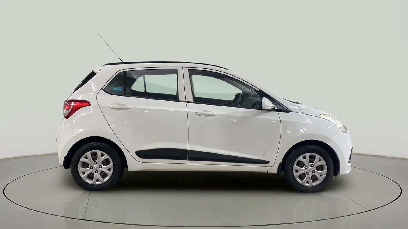 2015 Hyundai Grand i10 SPORTZ 1.2 KAPPA VTVT, Petrol, Manual, 64,321 km, Right Side View