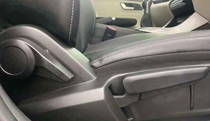 2021 Tata ALTROZ XZ PLUS PETROL, Petrol, Manual, 21,172 km, Driver Side Adjustment Panel