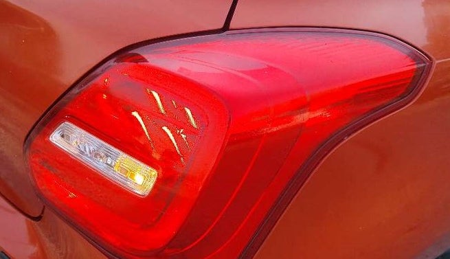 2018 Maruti Swift VXI, Petrol, Manual, 9,008 km, Right tail light - Minor scratches