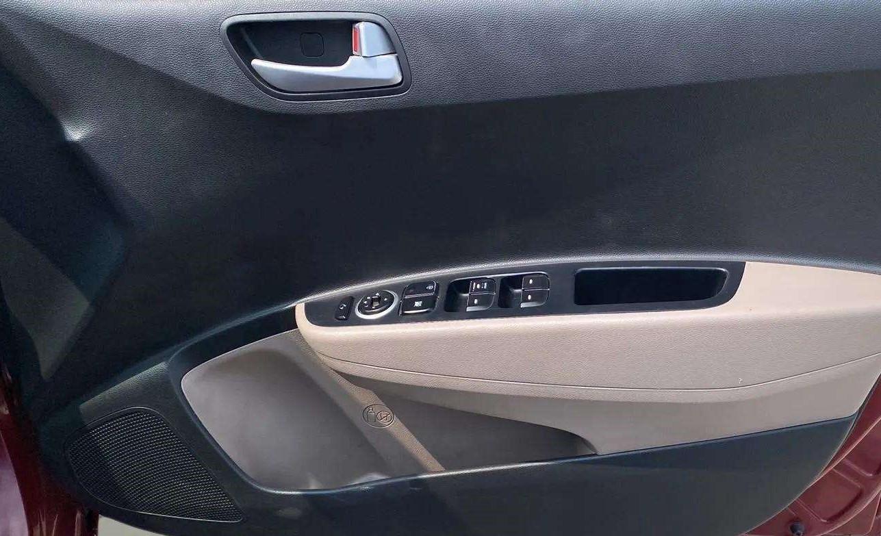 2016 Hyundai Grand i10 ASTA (O) AT 1.2 KAPPA VTVT, Petrol, Automatic, 33,114 km, Driver Side Door Panels Control