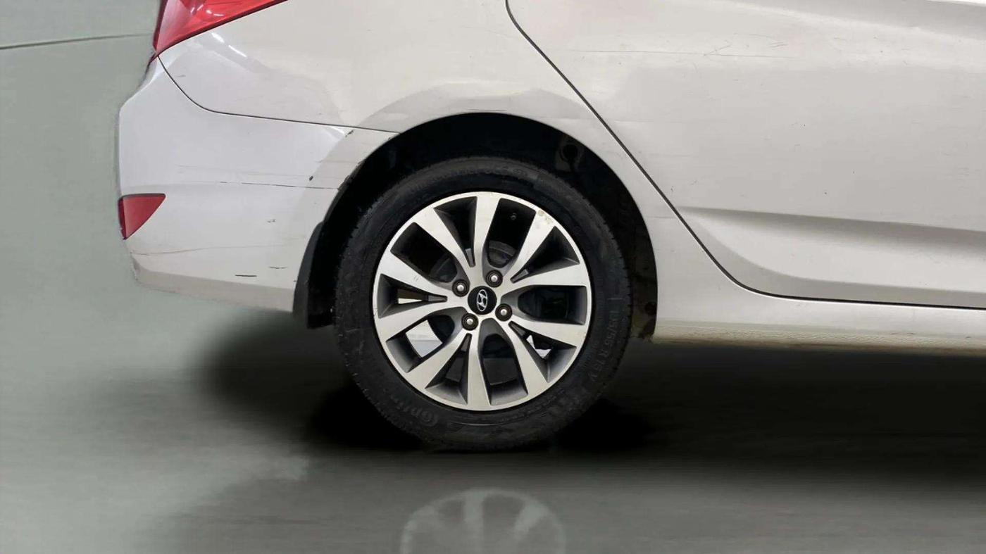 2015 Hyundai Verna FLUIDIC 4S 1.6 VTVT S(O), Petrol, Manual, 64,106 km, Right Rear Wheel