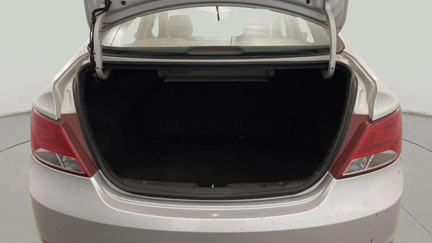 2015 Hyundai Verna FLUIDIC 4S 1.6 VTVT S(O), Petrol, Manual, 64,106 km, Boot Inside