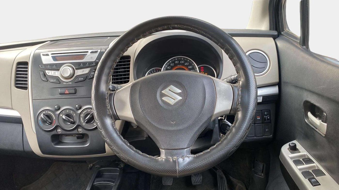 2016 Maruti Wagon R 1.0 VXI, Petrol, Manual, 31,091 km, Steering Wheel Close Up