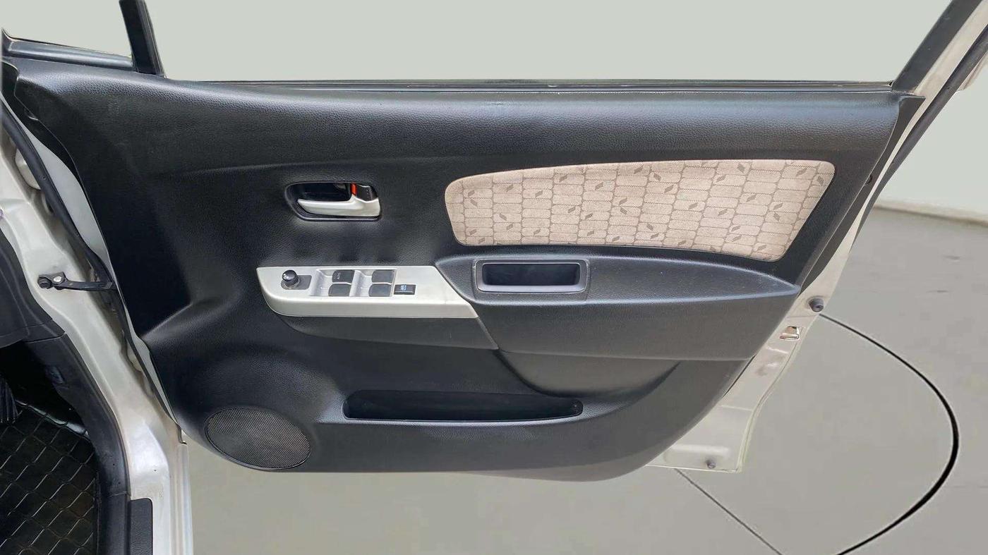 2016 Maruti Wagon R 1.0 VXI, Petrol, Manual, 31,091 km, Driver Side Door Panels Control