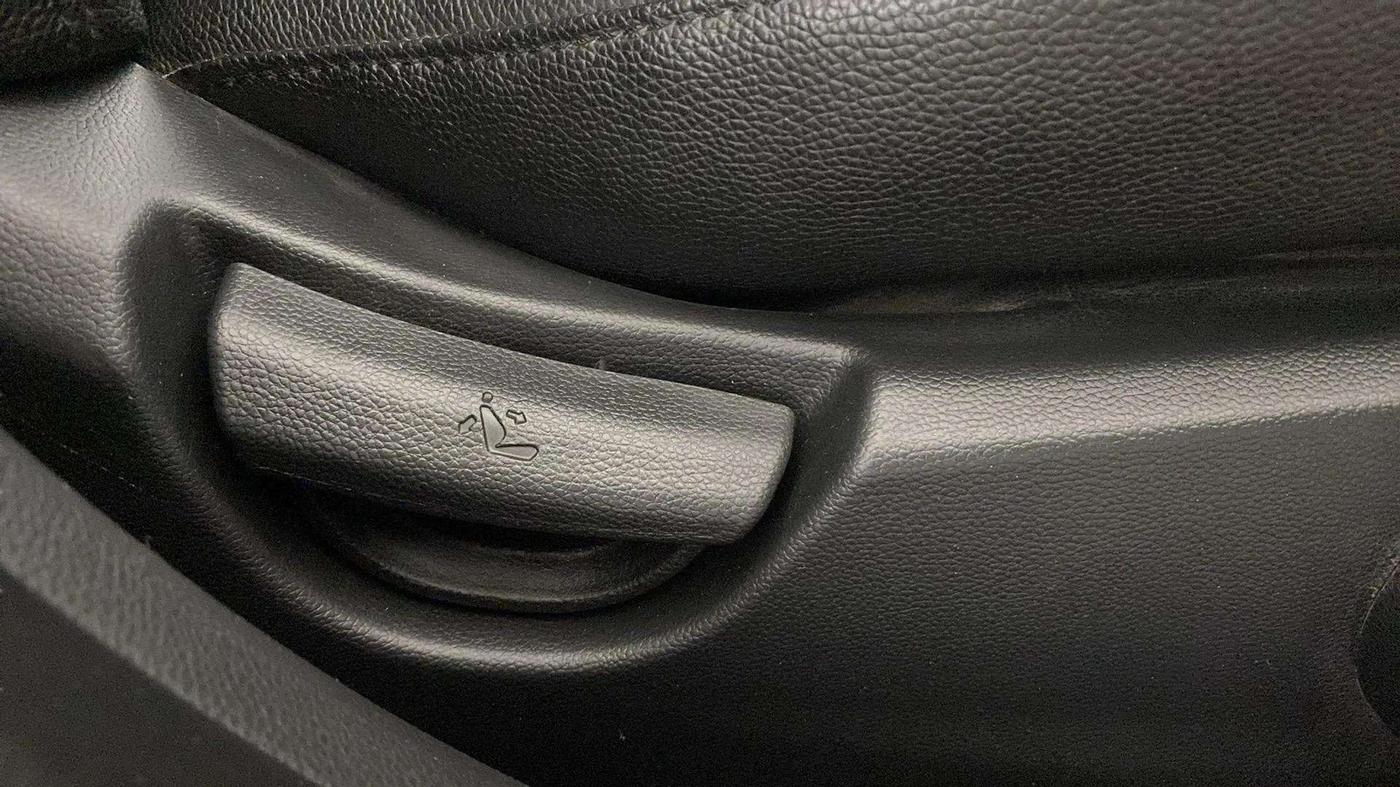 2014 Hyundai Xcent SX 1.2 (O), Petrol, Manual, 94,064 km, Driver Side Adjustment Panel