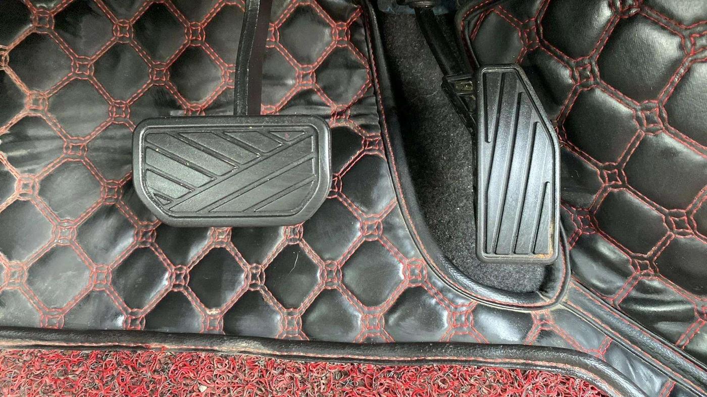 2023 Maruti Swift ZXi AMT, Petrol, Automatic, 5,347 km, Pedals