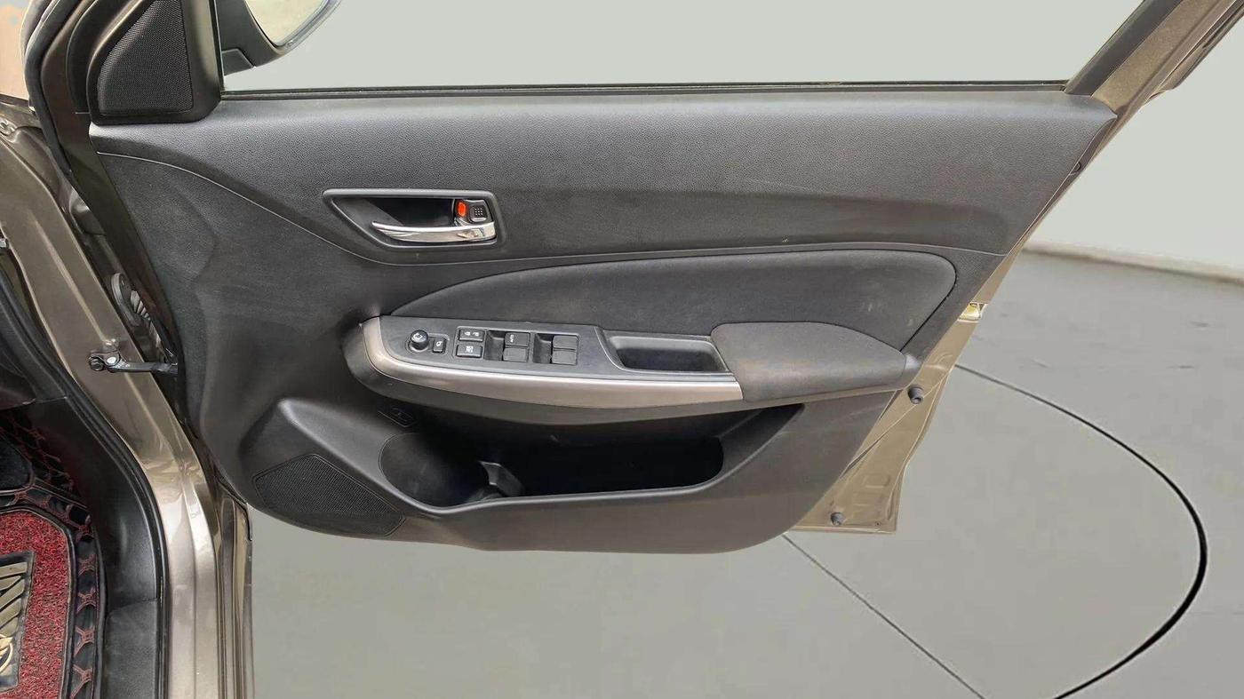 2023 Maruti Swift ZXi AMT, Petrol, Automatic, 5,347 km, Driver Side Door Panels Control