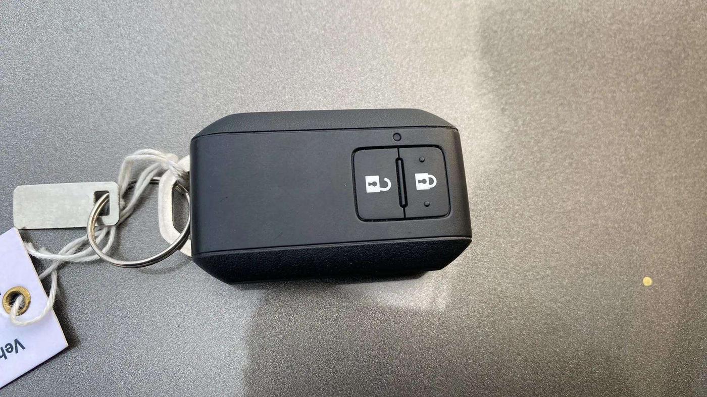 2023 Maruti Swift ZXi AMT, Petrol, Automatic, 5,347 km, Key Close Up