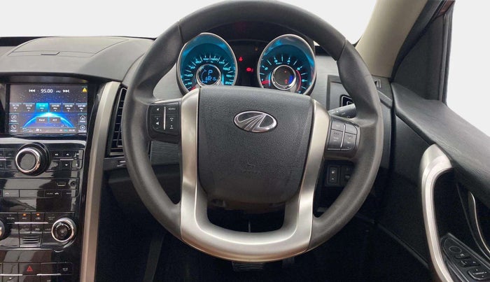 2018 Mahindra XUV500 W7 AT, Diesel, Automatic, 68,215 km, Steering Wheel Close Up