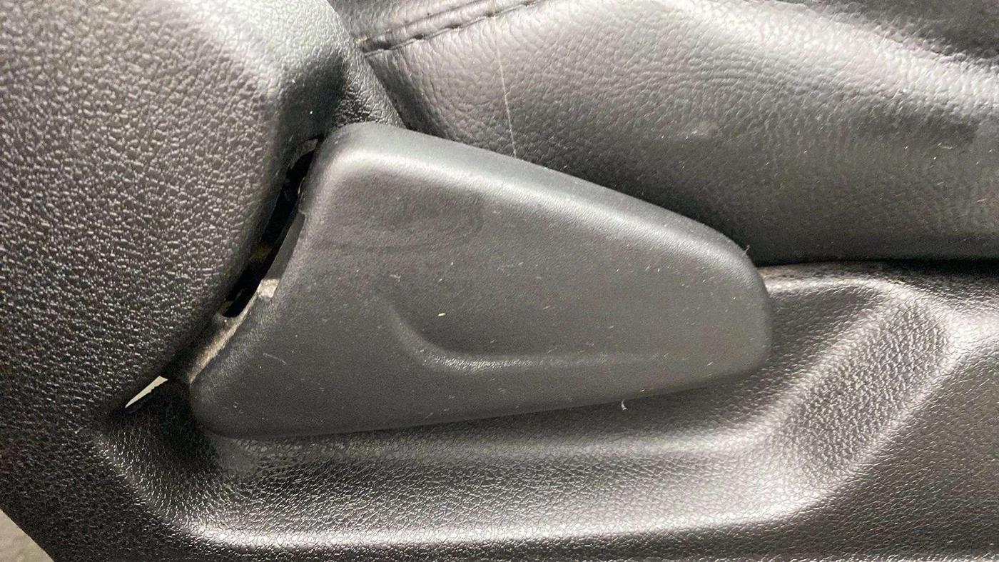 2018 Renault Kwid RXT 1.0 AMT (O), Petrol, Automatic, 60,277 km, Driver Side Adjustment Panel