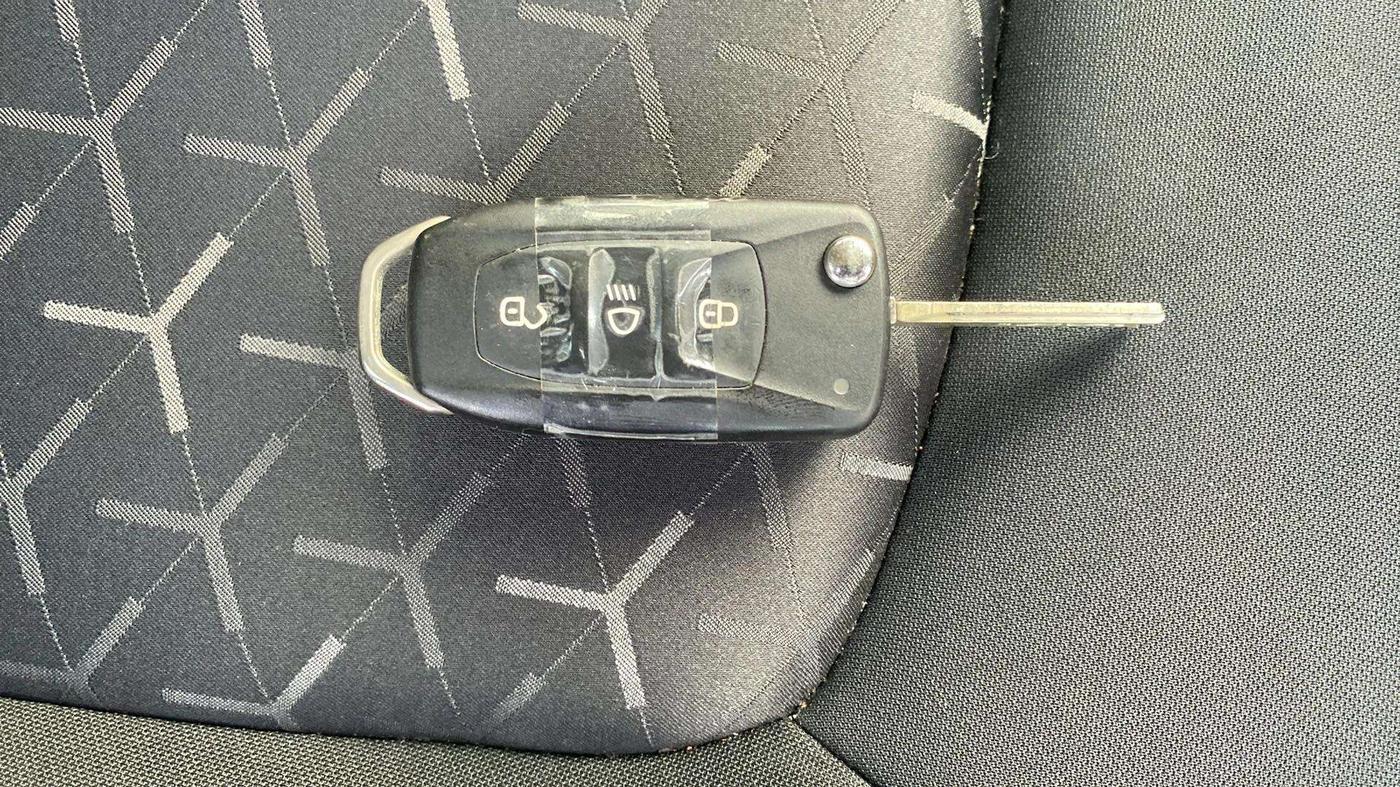 2023 Tata NEXON XM PLUS SUNROOF PETROL, Petrol, Manual, 21,609 km, Key Close Up