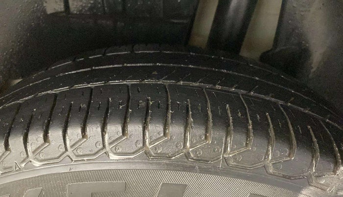 2018 Maruti Dzire VXI AMT, Petrol, Automatic, 39,809 km, Right Front Tyre Tread