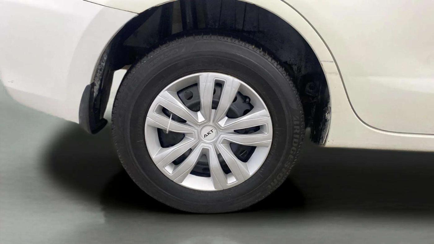 2018 Maruti Dzire VXI AMT, Petrol, Automatic, 40,371 km, Right Rear Wheel