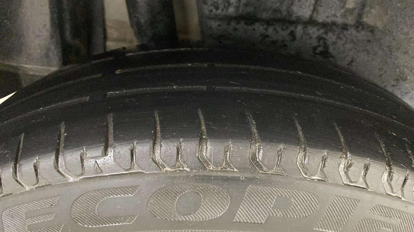 2018 Maruti Dzire VXI AMT, Petrol, Automatic, 40,371 km, Left Front Tyre Tread