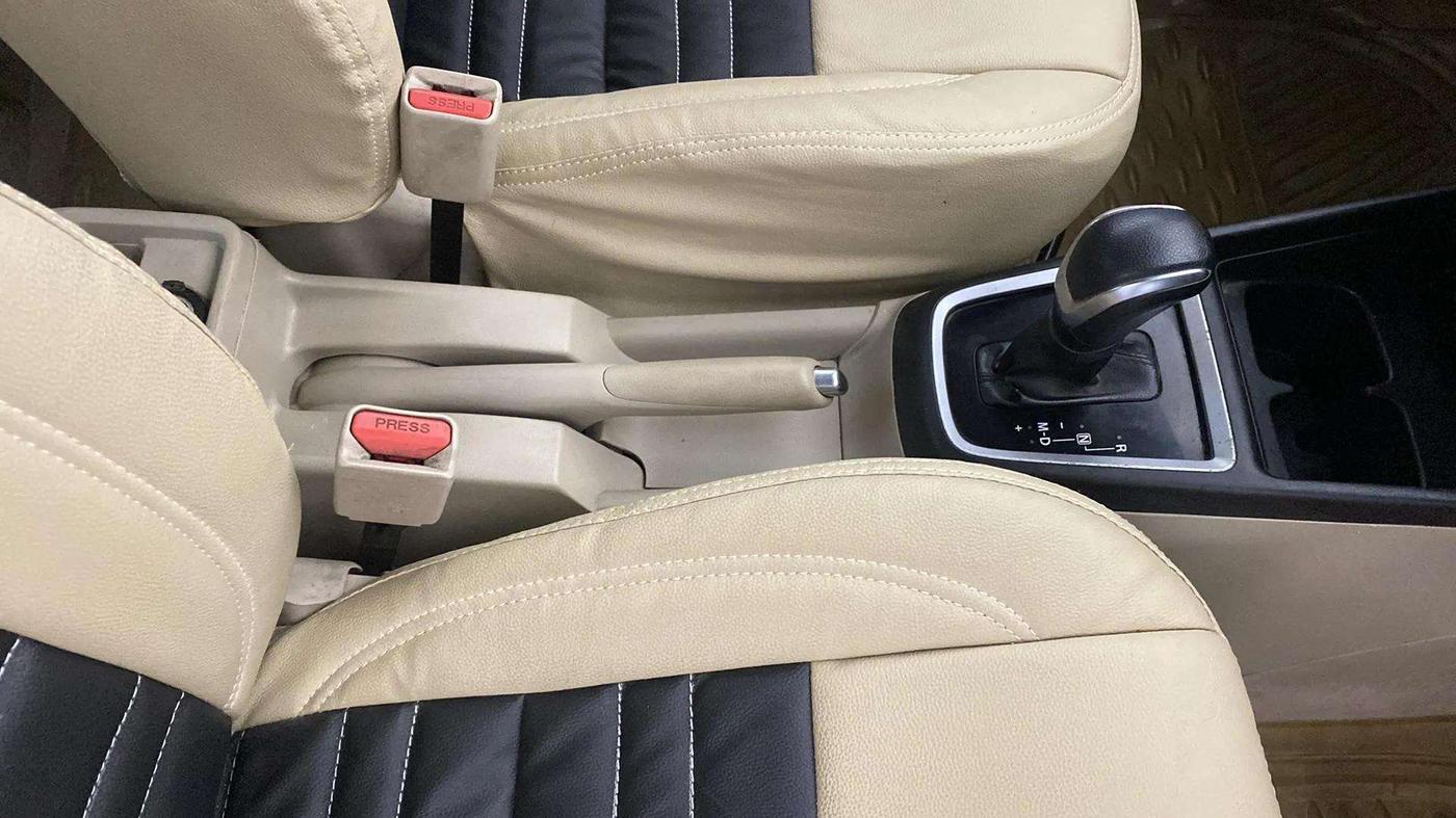 2018 Maruti Dzire VXI AMT, Petrol, Automatic, 40,371 km, Pedals