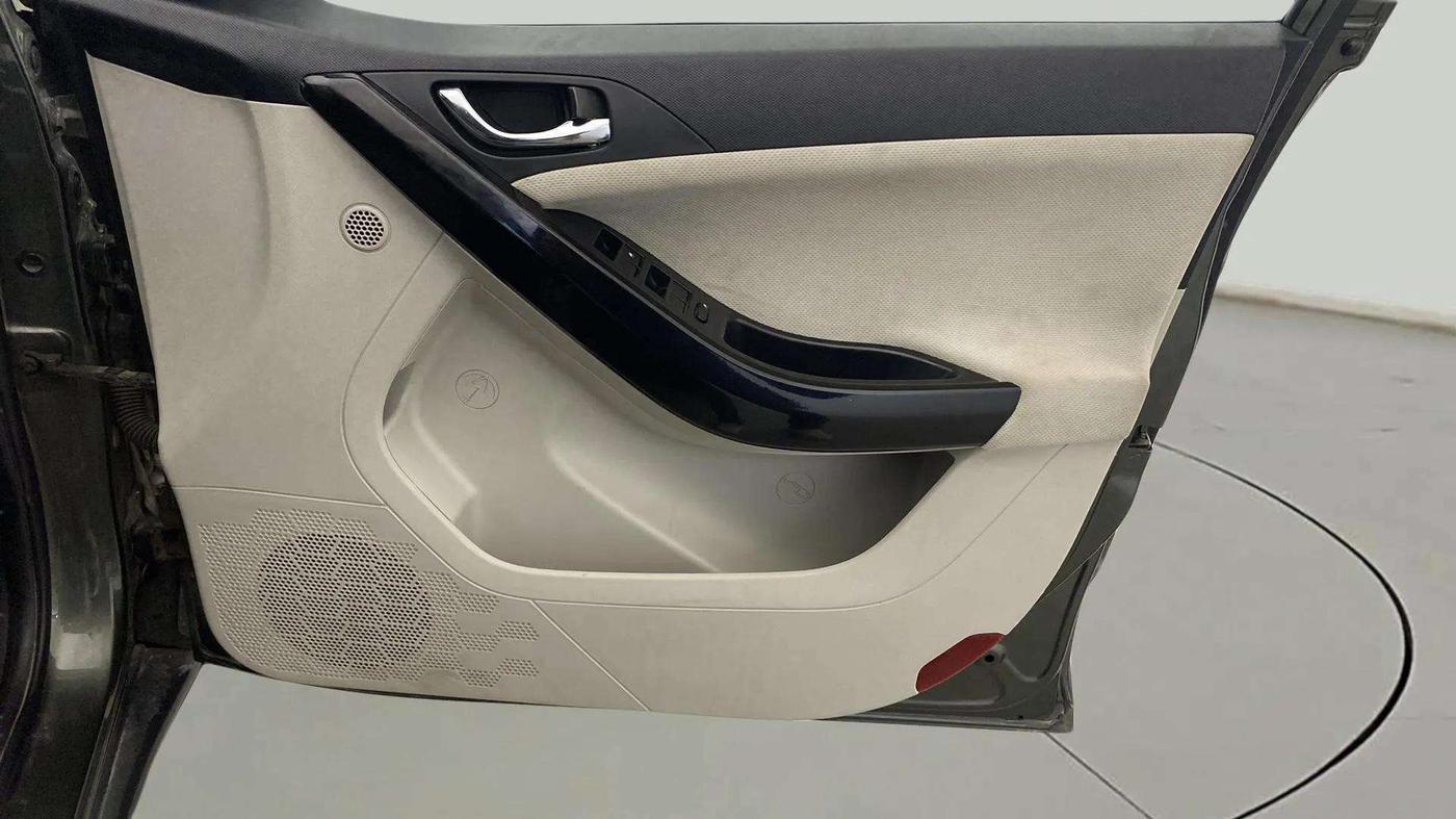 2022 Tata NEXON XZ PLUS (HS) PETROL, Petrol, Manual, 45,279 km, Driver Side Door Panels Control