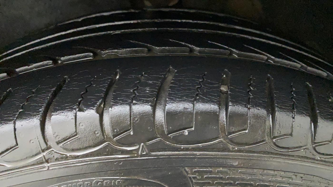 2015 Ford Ecosport 1.5 TITANIUM TI VCT AT, Petrol, Automatic, 37,455 km, Left Front Tyre Tread