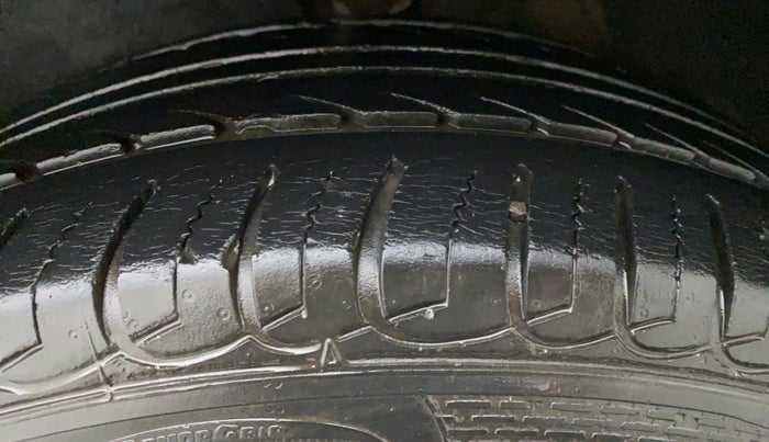 2015 Ford Ecosport 1.5 TITANIUM TI VCT AT, Petrol, Automatic, 37,455 km, Left Front Tyre Tread