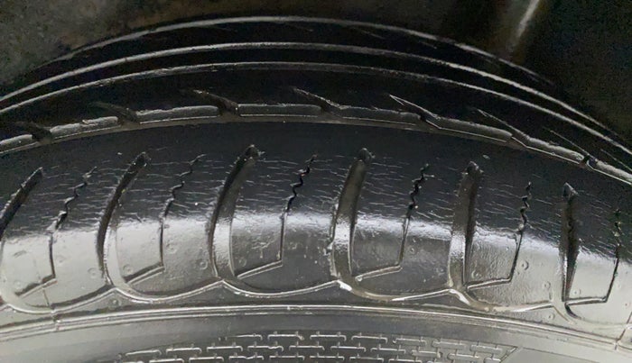 2015 Ford Ecosport 1.5 TITANIUM TI VCT AT, Petrol, Automatic, 37,455 km, Right Front Tyre Tread