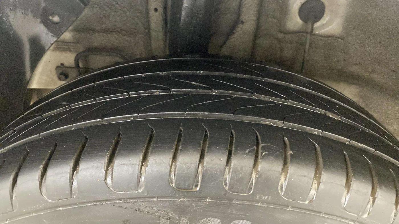 2019 Hyundai Elite i20 MAGNA PLUS 1.2, Petrol, Manual, 62,506 km, Right Front Tyre Tread