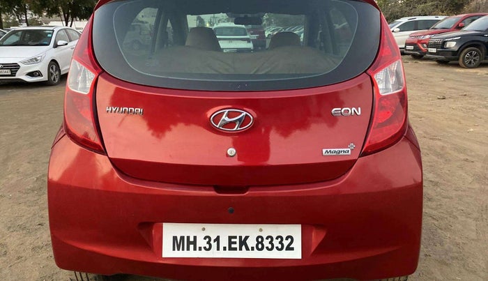 2014 Hyundai Eon 1.0 MAGNA +, Petrol, Manual, 63,532 km, Dicky (Boot door) - Trim lock has minor damage