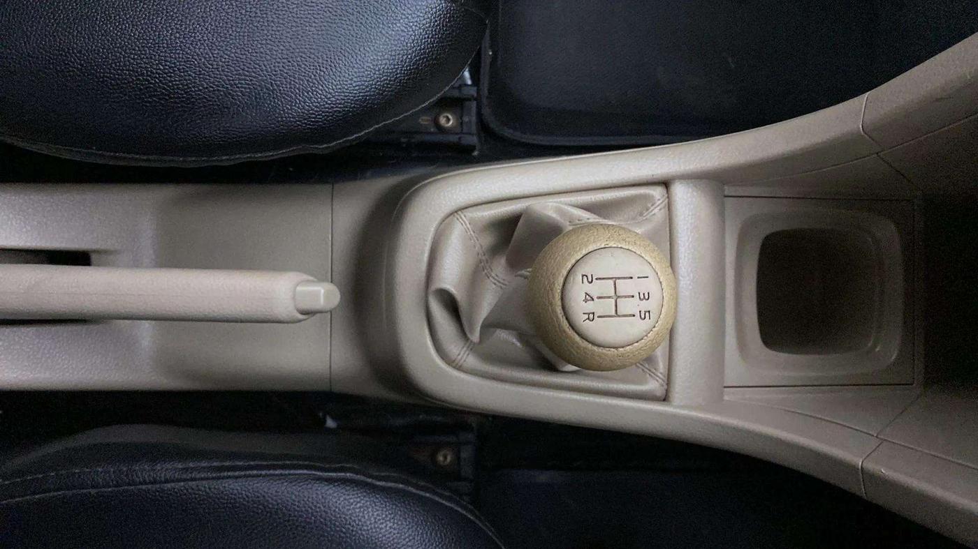 2016 Maruti Swift Dzire LXI (O), Petrol, Manual, 45,105 km, Gear Lever
