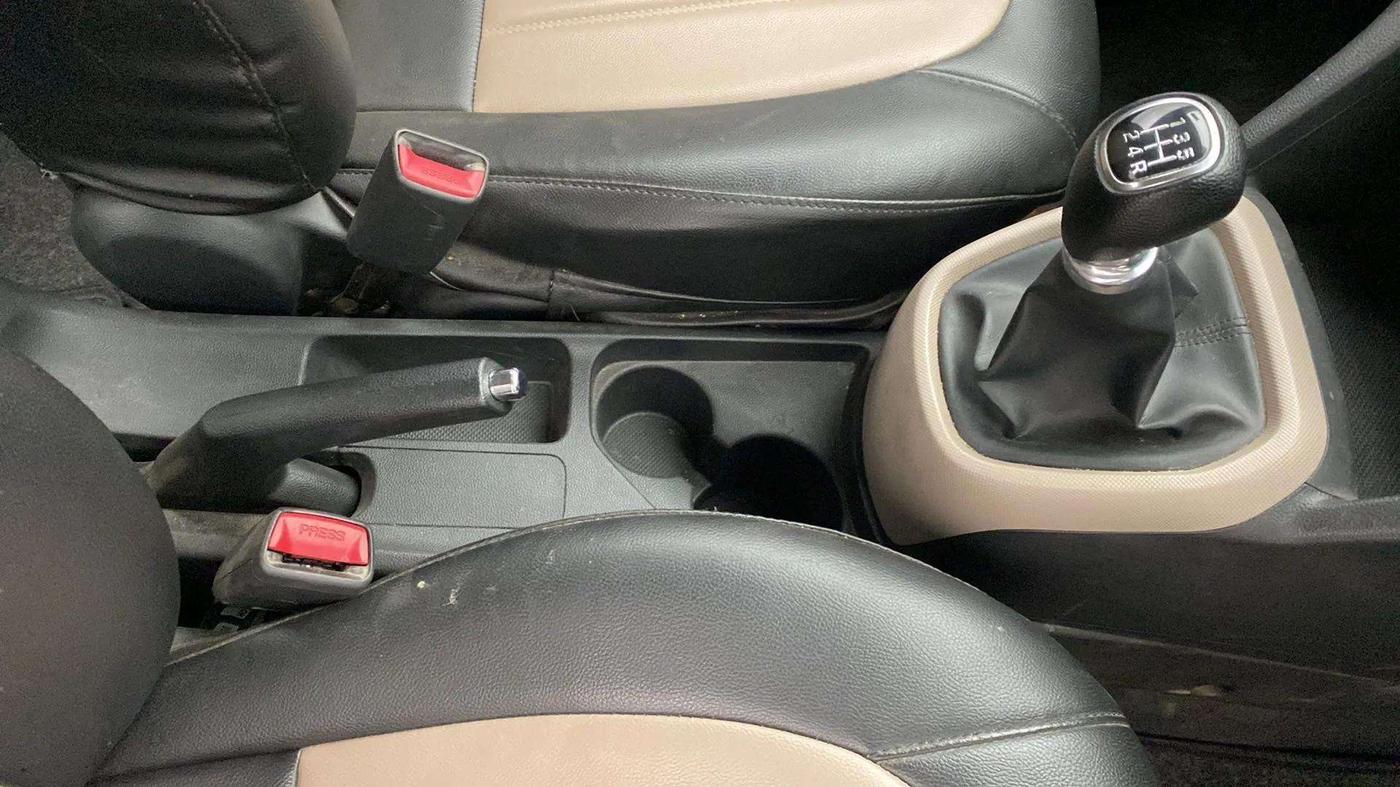 2017 Hyundai Grand i10 ASTA 1.2 KAPPA VTVT, Petrol, Manual, 26,078 km, Gear Lever