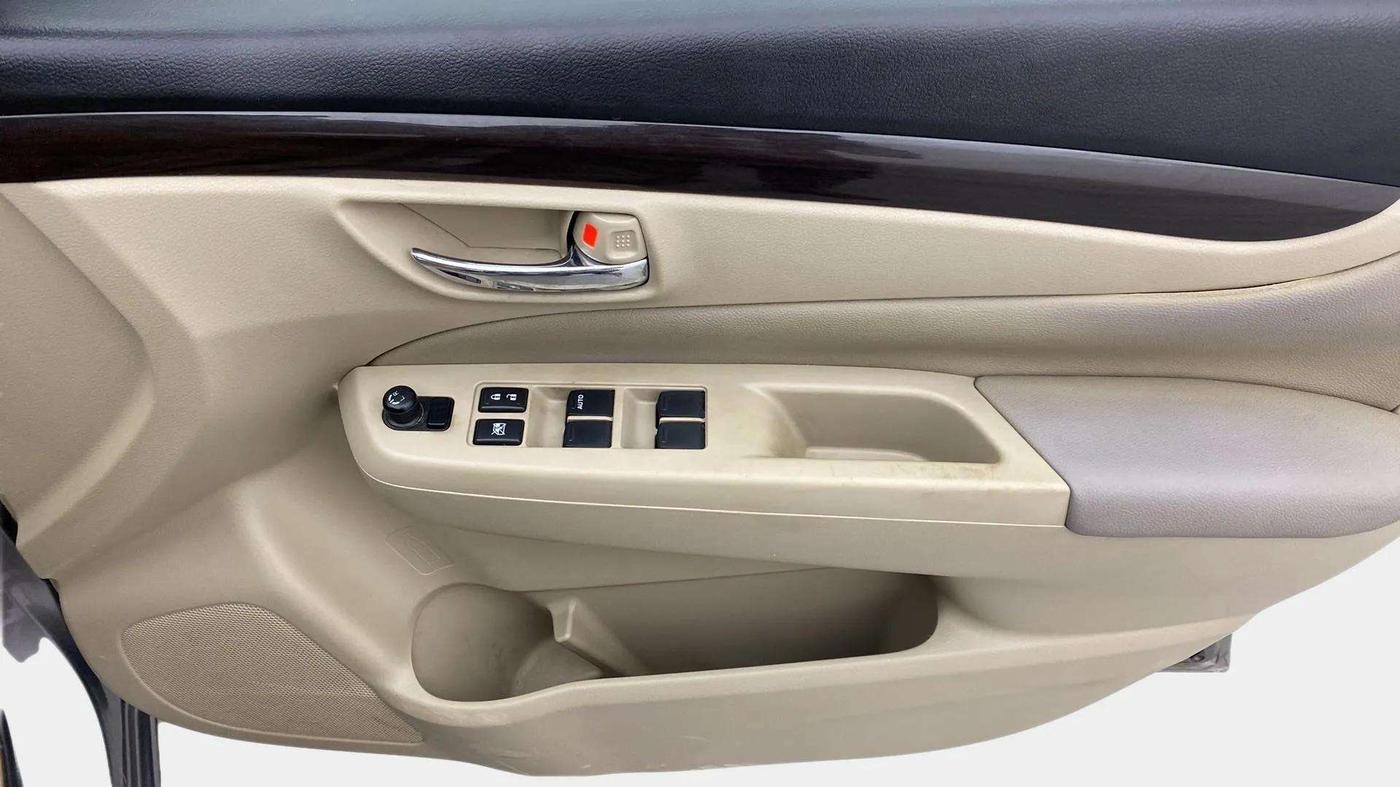 2016 Maruti Ciaz ZXI+ AT, Petrol, Automatic, 71,119 km, Driver Side Door Panels Control