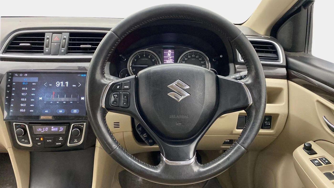 2016 Maruti Ciaz ZXI+ AT, Petrol, Automatic, 71,119 km, Steering Wheel Close Up