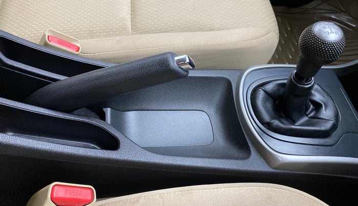 2017 Honda City V MT PETROL, Petrol, Manual, 63,810 km, Gear Lever