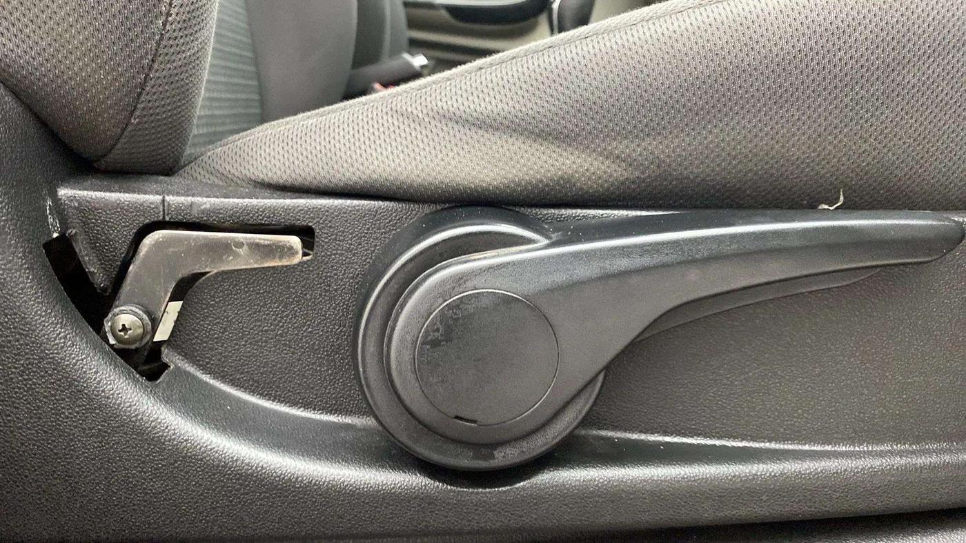 2017 Tata Tiago XZ PETROL, Petrol, Manual, 99,831 km, Driver Side Adjustment Panel