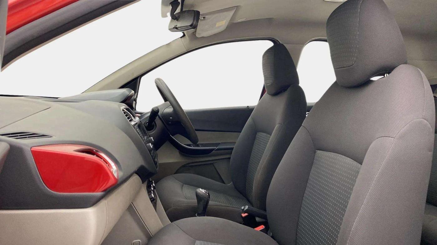 2017 Tata Tiago XZ PETROL, Petrol, Manual, 99,831 km, Right Side Front Door Cabin