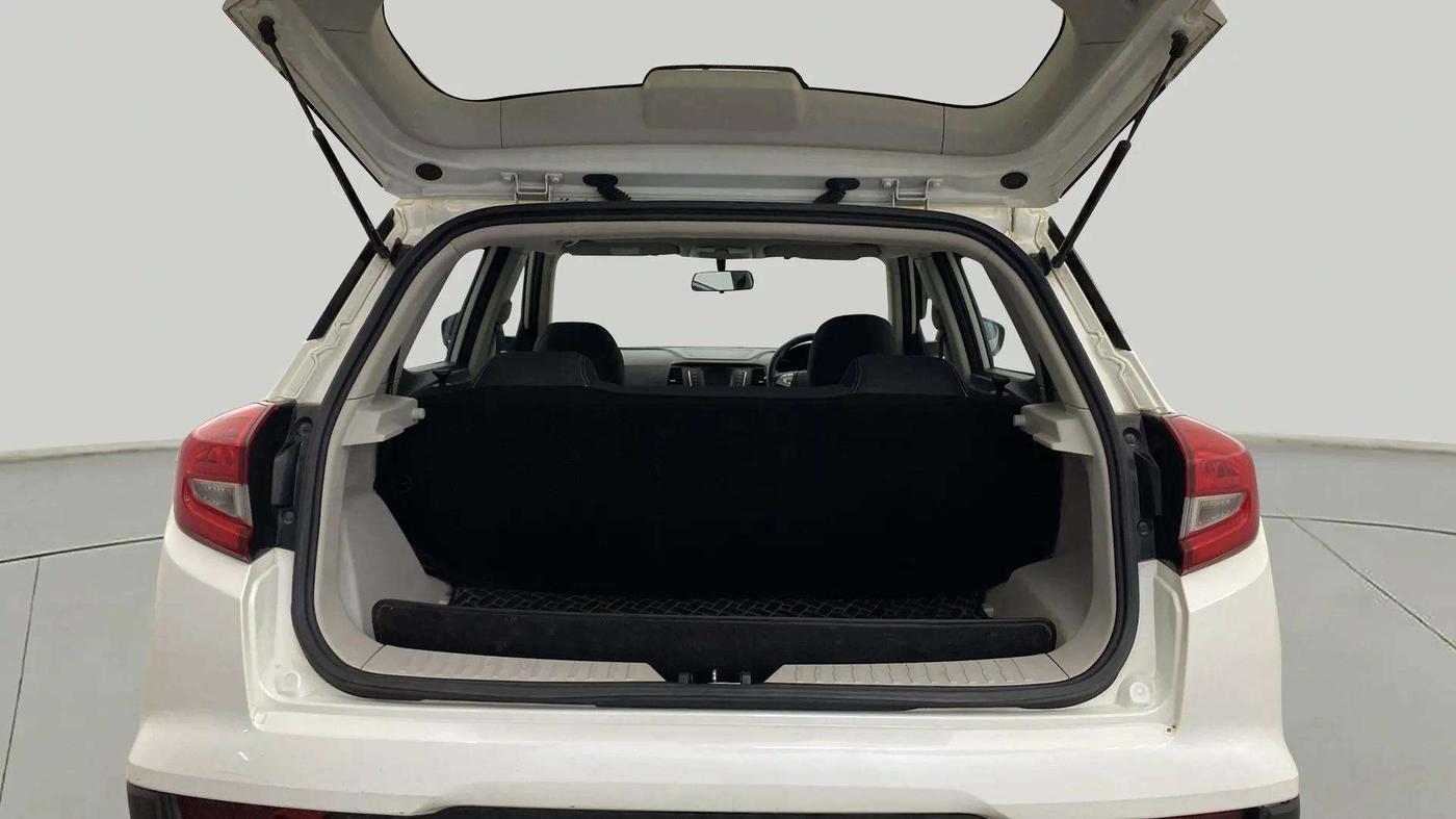 2023 Mahindra XUV300 W6 1.2 PETROL, Petrol, Manual, 16,007 km, Boot Inside