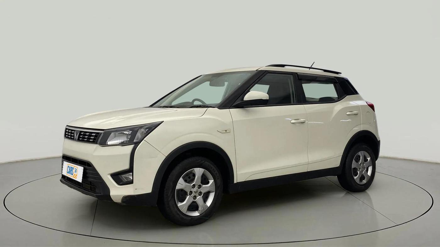 2023 Mahindra XUV300 W6 1.2 PETROL, Petrol, Manual, 16,007 km, Left Front Diagonal