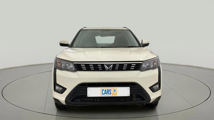 2023 Mahindra XUV300 W6 1.2 PETROL, Petrol, Manual, 16,007 km, Front