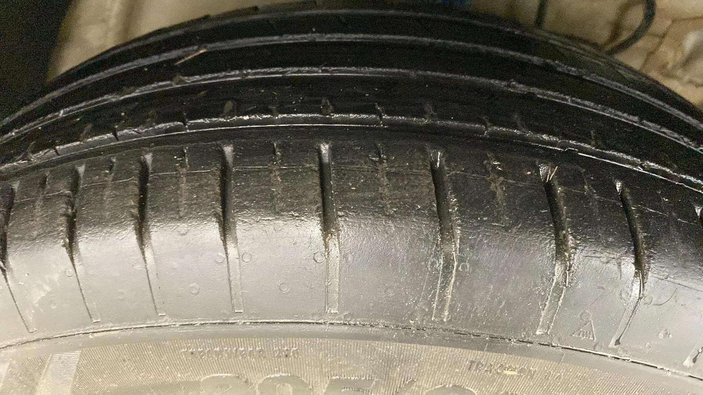2023 Mahindra XUV300 W6 1.2 PETROL, Petrol, Manual, 16,007 km, Right Front Tyre Tread