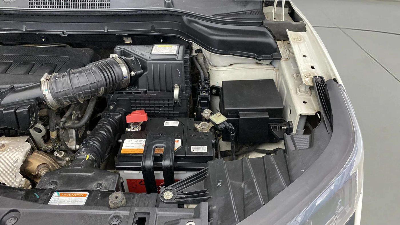 2023 Mahindra XUV300 W6 1.2 PETROL, Petrol, Manual, 16,007 km, Engine View - Left