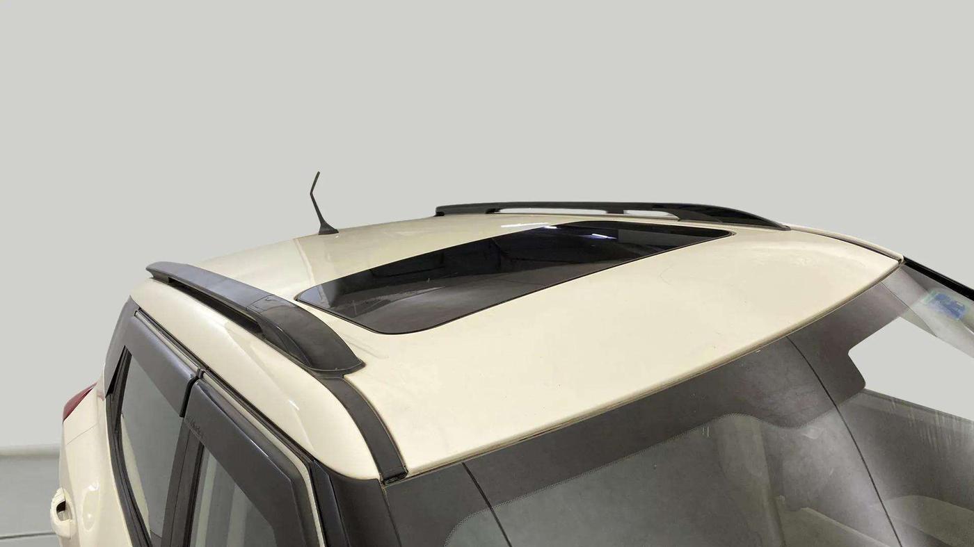 2023 Mahindra XUV300 W6 1.2 PETROL, Petrol, Manual, 16,007 km, Roof
