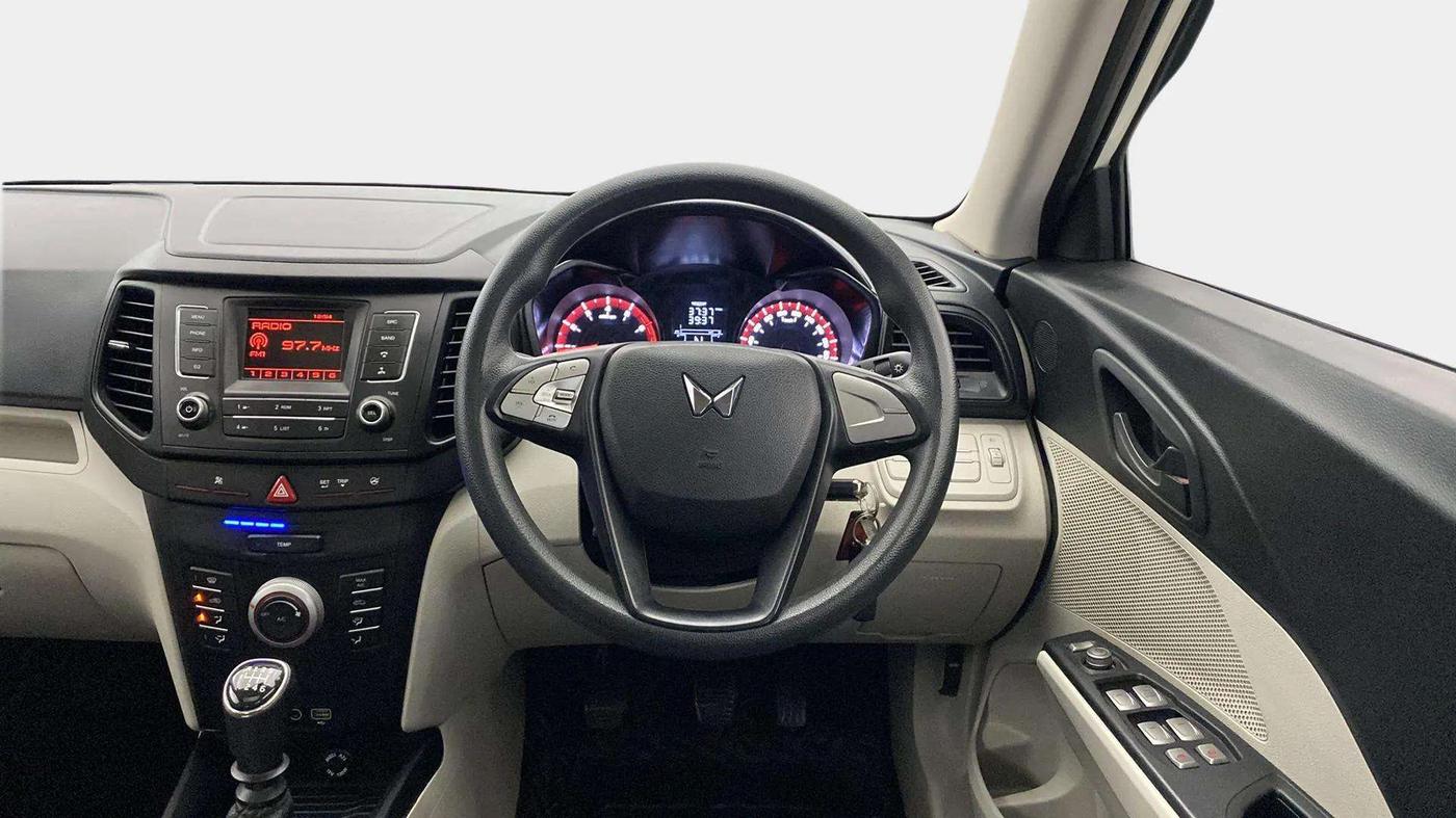 2023 Mahindra XUV300 W6 1.2 PETROL, Petrol, Manual, 16,007 km, Steering Wheel Close Up